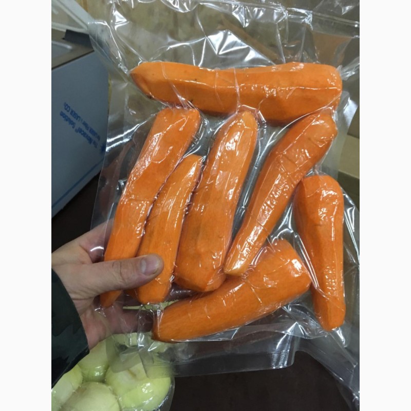 Фото 2. Овощи очищенные в вакуумной упаковке (картофель, лук, морковь, чеснок, свекла)